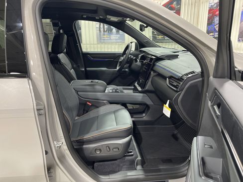 New 2026 GMC Acadia AT4 AWD/4WD image 17