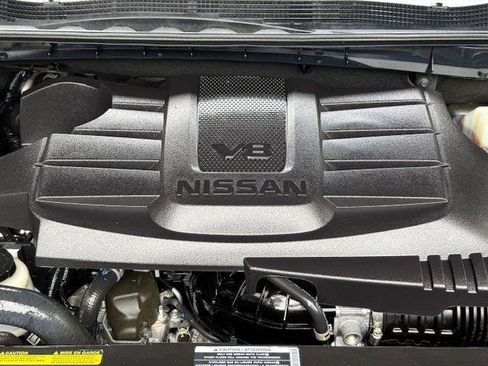 Used 2021 Nissan Titan SV w/ SV Convenience Package RWD image 5