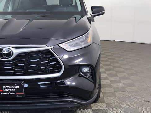 Used 2022 Toyota Highlander XLE image 14