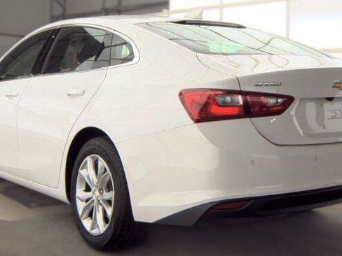Used 2024 Chevrolet Malibu LT FWD image 2