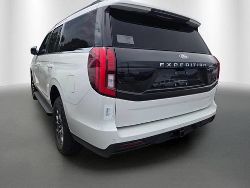Used 2024 Ford Expedition Max Limited RWD image 2