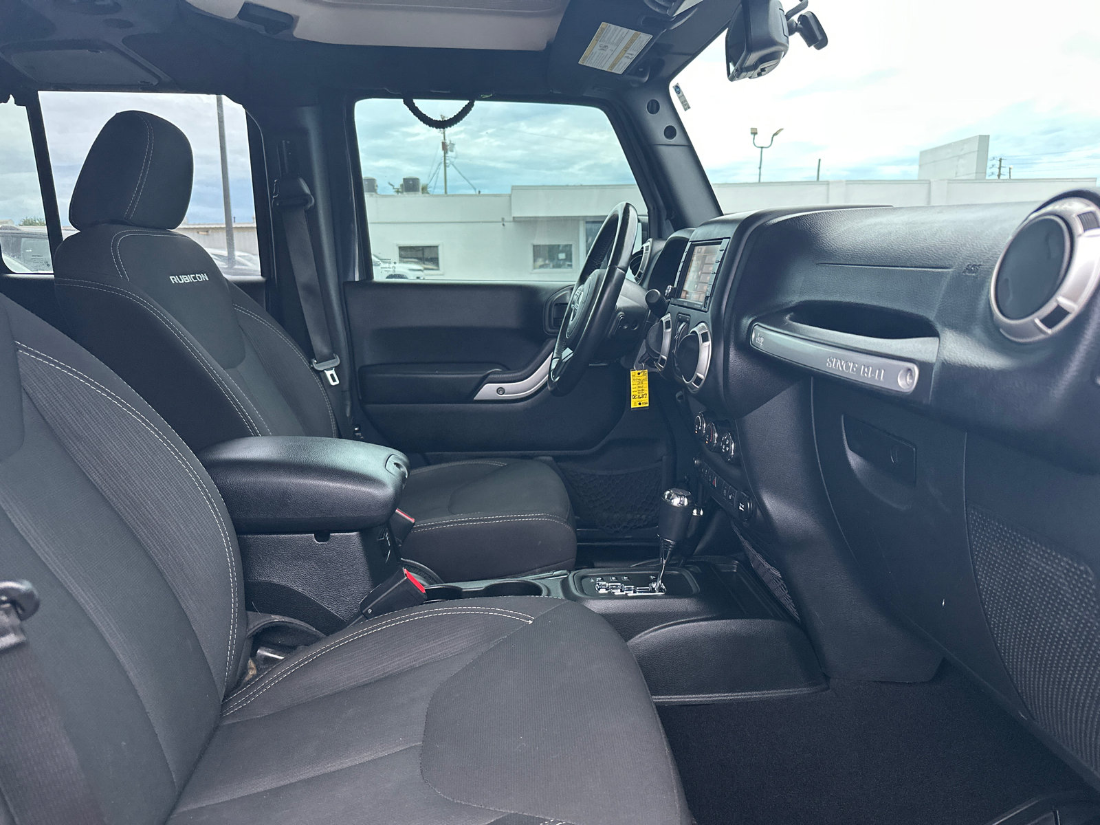 Used 2018 Jeep Wrangler Unlimited Rubicon w/ Cold Weather Group AWD/4WD image 19