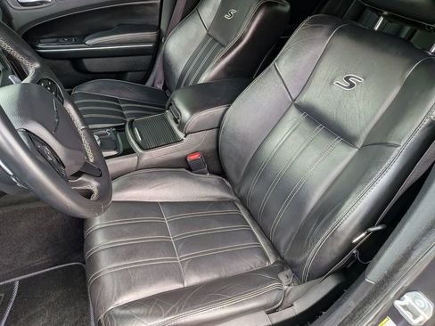 Used 2018 Chrysler 300 S w/ 300S Premium Group RWD image 34
