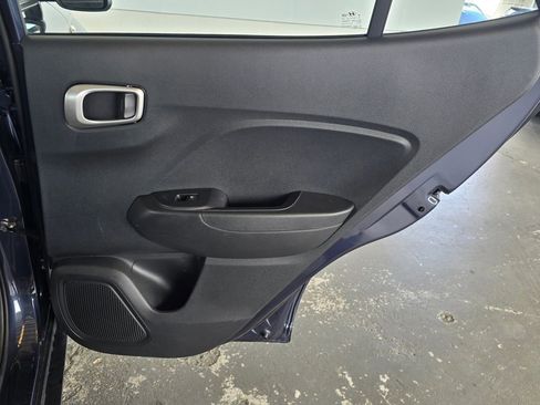 Used 2024 Hyundai Venue SE image 18