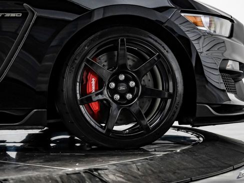 Used 2018 Ford Mustang Shelby GT350R w/ GT350R Equipment Group 920A RWD image 81