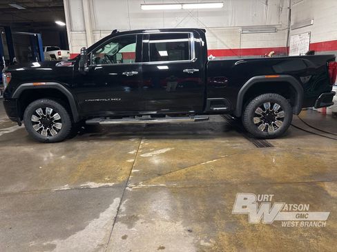 Used 2023 GMC Sierra 2500 Denali image 3