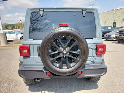 Used 2025 Jeep Wrangler Sahara image 25