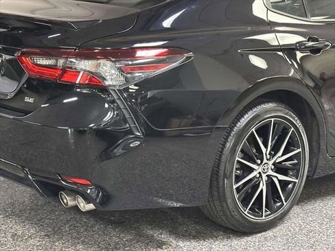 Used 2023 Toyota Camry SE w/ Cold Weather Package FWD image 10