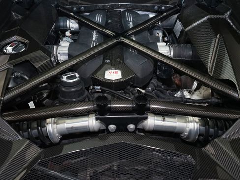 Used 2015 Lamborghini Aventador LP 700-4 image 38
