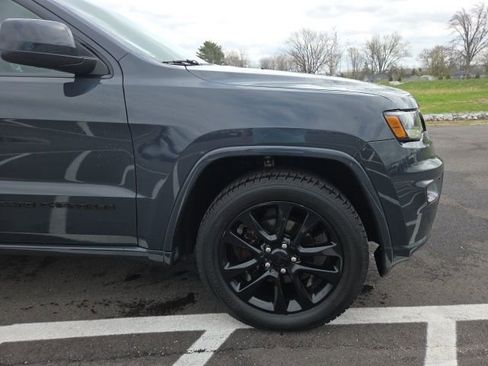 Used 2018 Jeep Grand Cherokee Altitude image 4