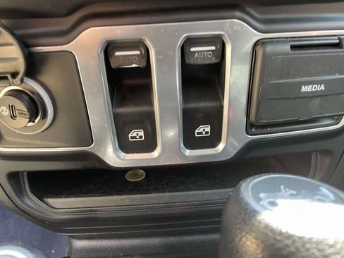 Used 2018 Jeep Wrangler Sport AWD/4WD image 31