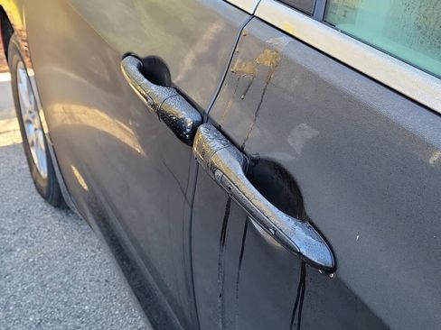 Used 2023 Chrysler Voyager LX image 10