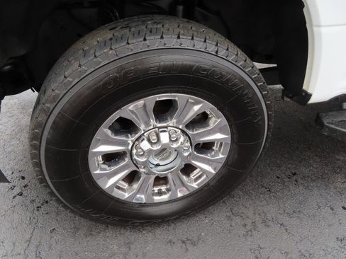 Used 2018 Ford F250 XLT w/ XLT Premium Package image 11