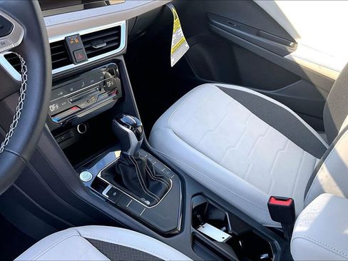 New 2026 Volkswagen Taos SE FWD image 23
