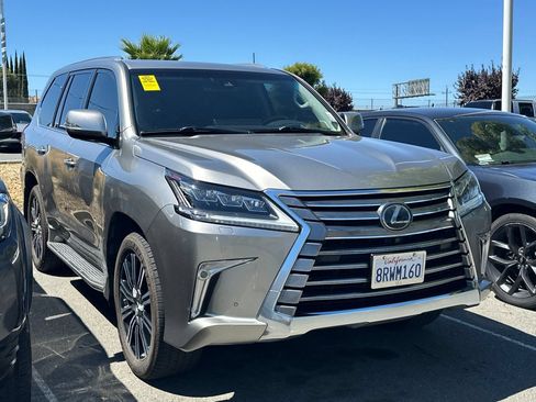 Used 2019 Lexus LX 570 4WD image 2
