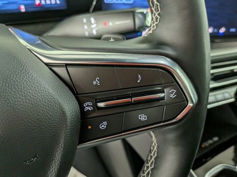 Certified 2025 Chevrolet Traverse LT image 24