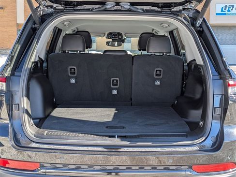 Certified 2023 Jeep Grand Cherokee Limited w/ Black Appearance Package image 5