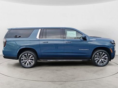 New 2026 Chevrolet Suburban High Country w/ Sun And Tow Package image 6