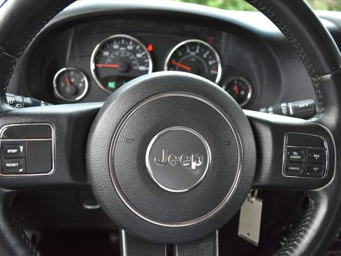 Used 2015 Jeep Wrangler Sport w/ Quick Order Package 24S AWD/4WD image 16
