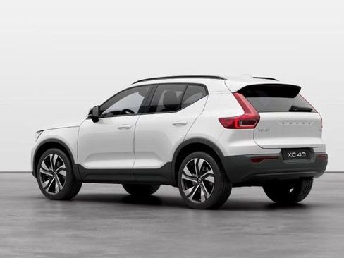 New 2025 Volvo XC40 B5 Ultra w/ Protection Package Premier AWD/4WD image 2