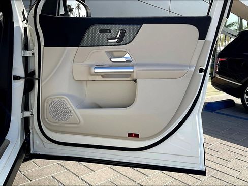 Used 2024 Mercedes-Benz GLA 250 4MATIC image 24