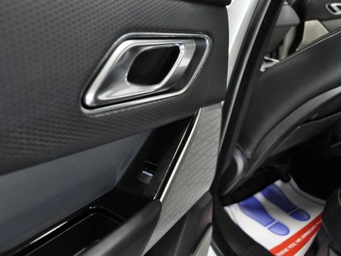 Used 2018 Land Rover Range Rover Velar R-Dynamic SE image 26