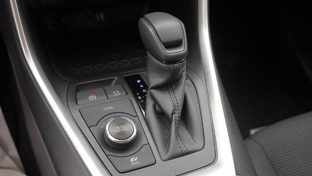 Used 2025 Toyota RAV4 LE AWD/4WD image 23