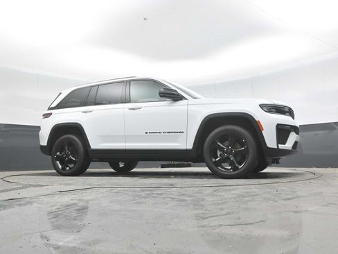Used 2026 Jeep Grand Cherokee Limited w/ Limited Altitude Package AWD/4WD image 29