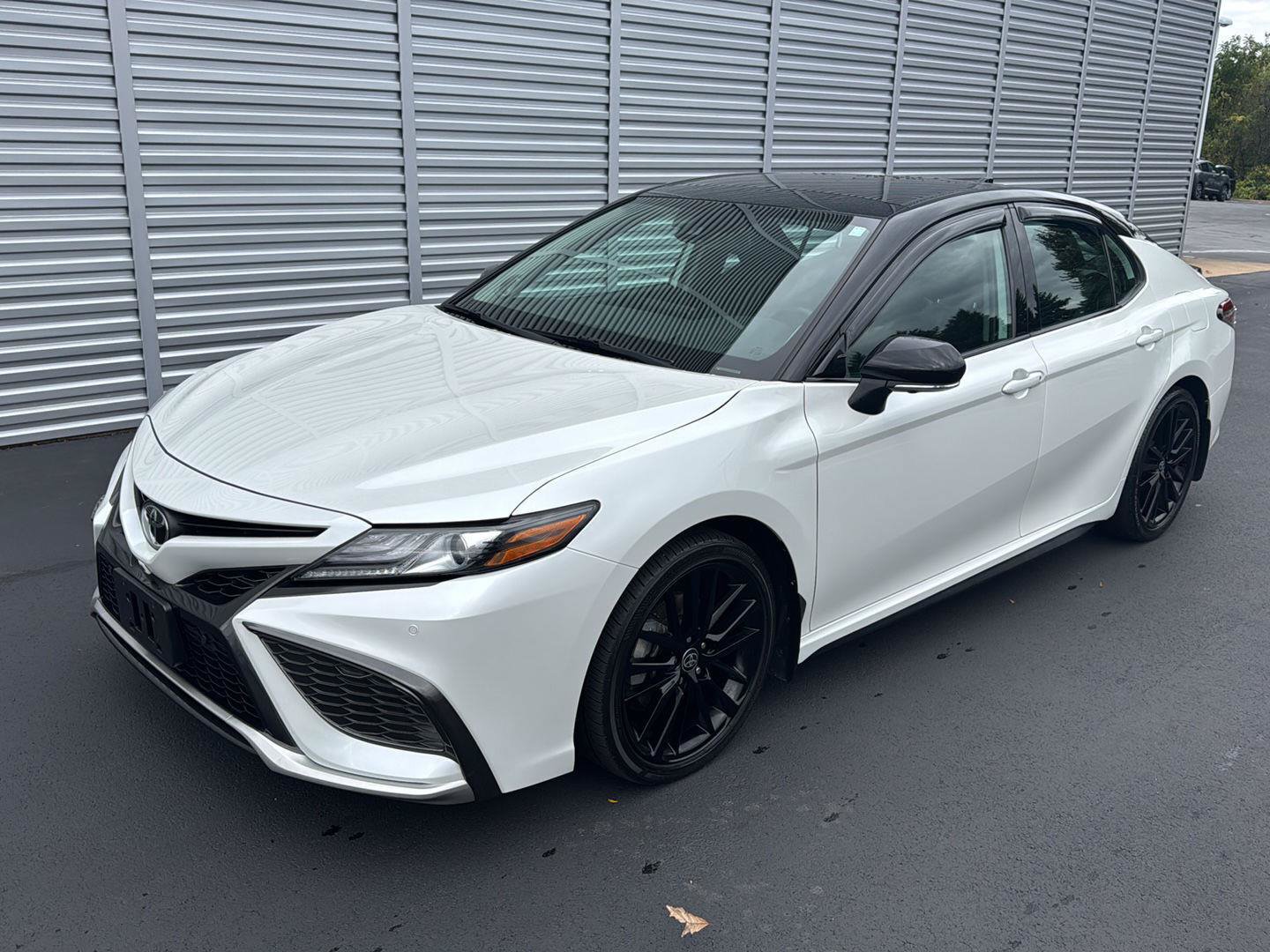 Used 2021 Toyota Camry XSE w/ Navigation Package FWD image 2