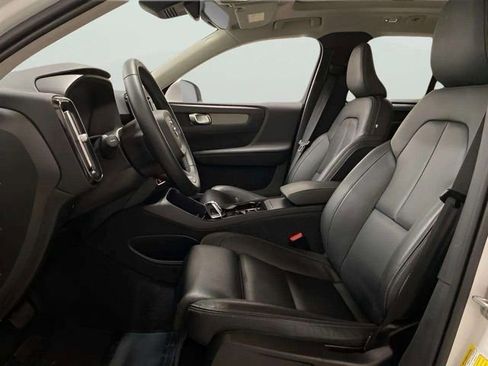 Used 2025 Volvo XC40 B5 Plus image 63