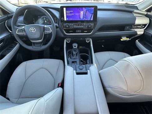 New 2026 Toyota Grand Highlander XLE image 9
