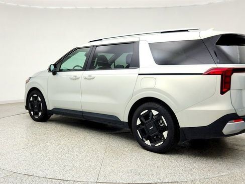 Used 2025 Kia Carnival EX FWD image 7