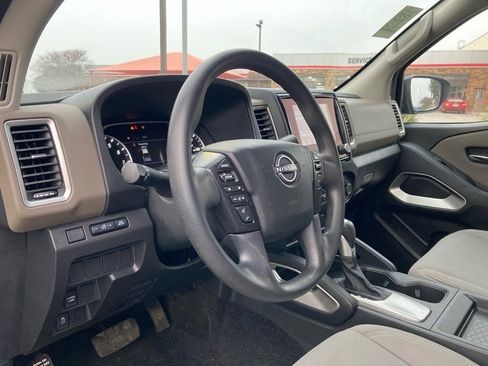 Used 2024 Nissan Frontier SV image 9