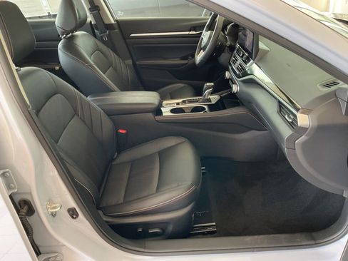 Used 2024 Nissan Altima 2.5 SR w/ SR Premium Package AWD/4WD image 18