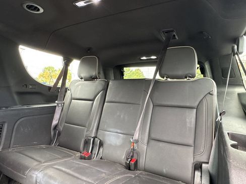 Used 2023 Chevrolet Suburban Premier RWD image 20