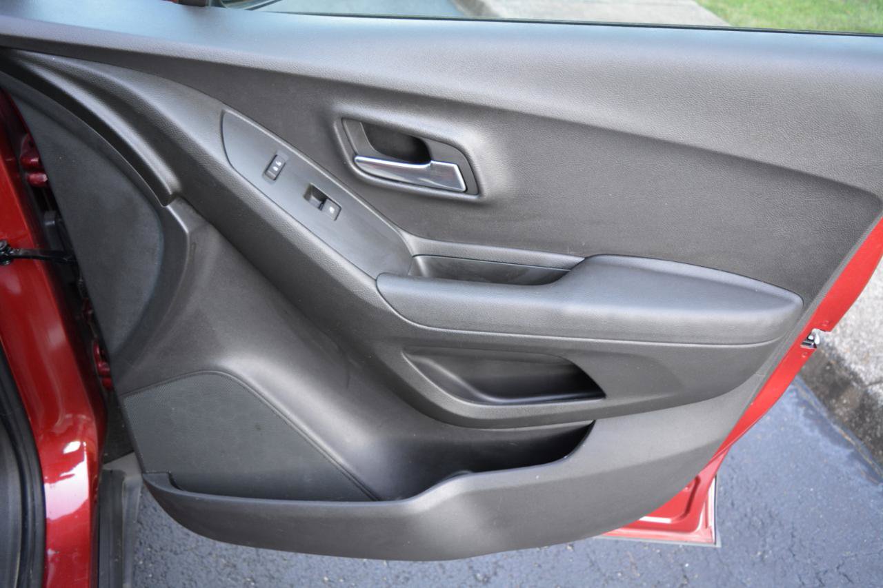 Used 2019 Chevrolet Trax LT FWD image 18