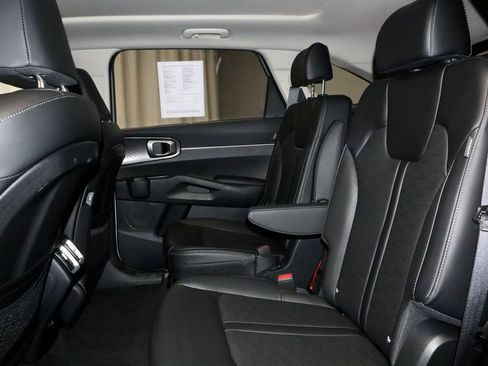 Used 2025 Kia Sorento EX w/ Panoramic Sunroof Package image 23