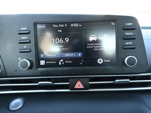 Used 2023 Hyundai Elantra SEL image 12