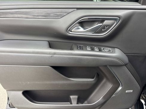 Used 2022 GMC Yukon XL SLT w/ SLT Luxury Package image 12