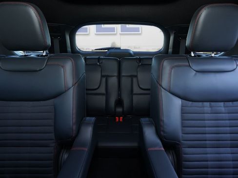 New 2026 Ford Explorer ST-Line w/ ST-Line Street Pack image 17