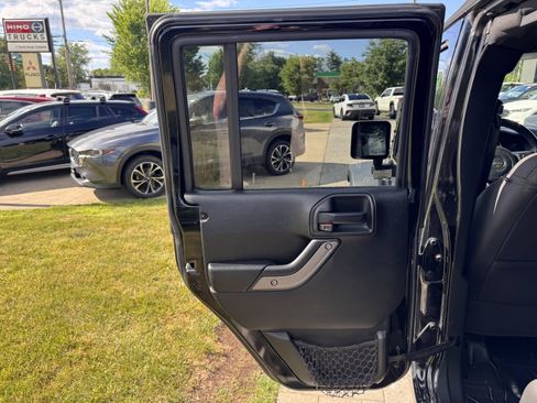 Used 2018 Jeep Wrangler Unlimited Sport S AWD/4WD image 23