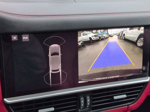 Used 2021 Porsche Cayenne image 15