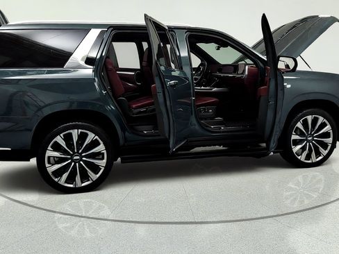 Used 2026 Cadillac Escalade Luxury w/ Touring Package AWD/4WD image 13