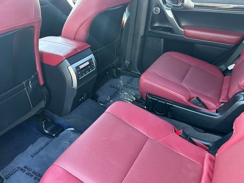 Used 2023 Lexus GX 460 Premium w/ Accessory Package image 11