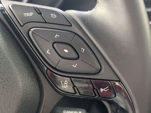 Used 2019 Toyota C-HR XLE FWD image 15