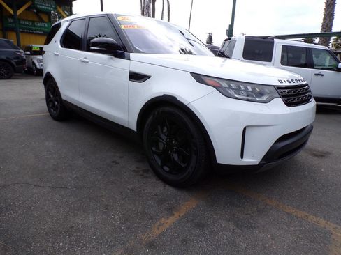Used 2020 Land Rover Discovery SE AWD/4WD image 3