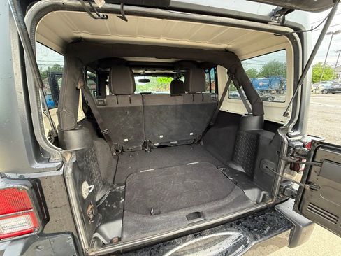 Used 2016 Jeep Wrangler Unlimited Sahara AWD/4WD image 24