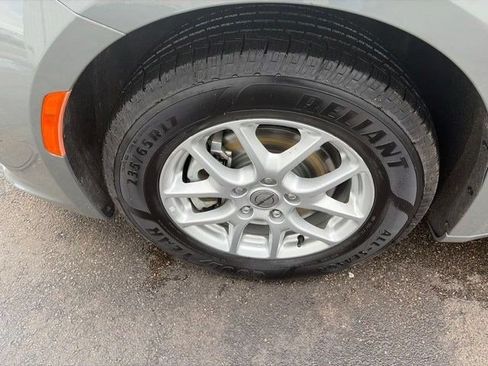 Used 2023 Chrysler Pacifica Touring-L FWD image 42
