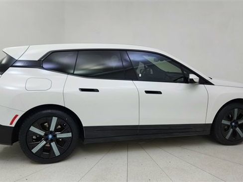 Used 2022 BMW iX xDrive50 w/ Premium Package image 6
