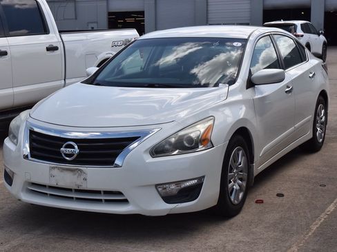 Used 2015 Nissan Altima 2.5 S w/ Power Driver Seat Package image 2